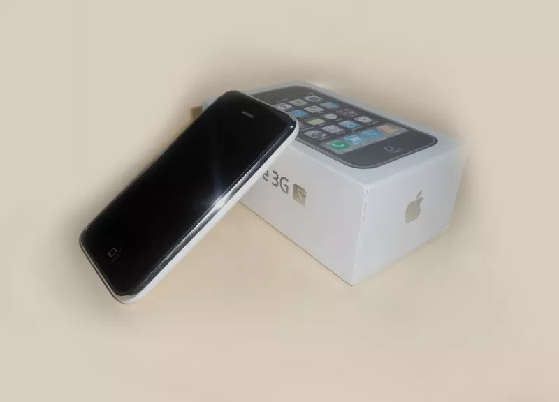 Продам почти новый Apple iPhone 3GS 2