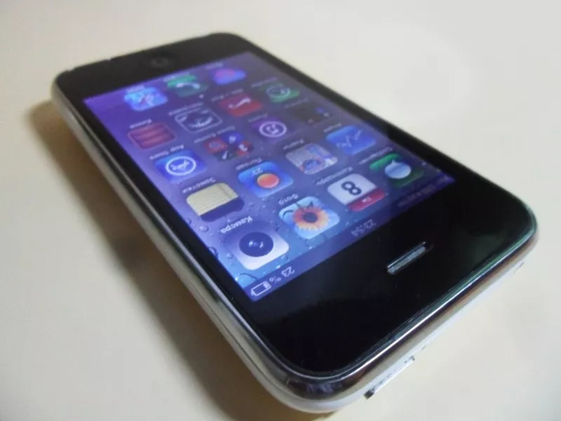 Продам почти новый Apple iPhone 3GS 3