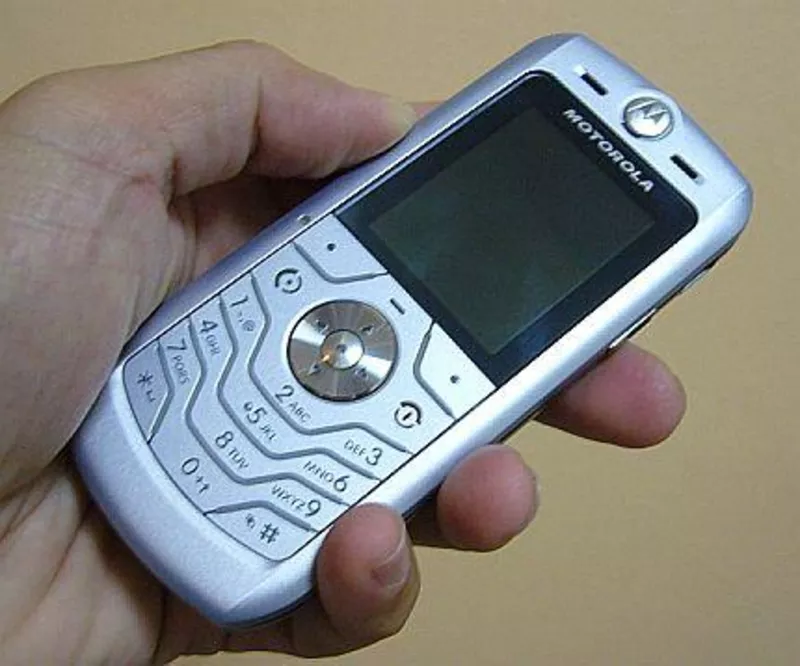 Продам телефон Motorola L6